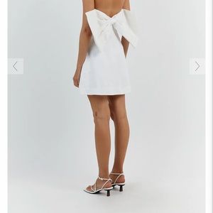 Aisle White Linen Back Bow Dress
